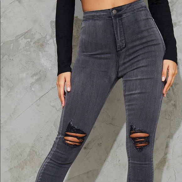 PrettyLittleThing Black Washed Knee Rip Disco Skinny Jeans - Picture 1 of 2